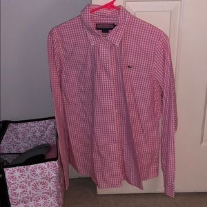 Pink vineyard vines shirt
